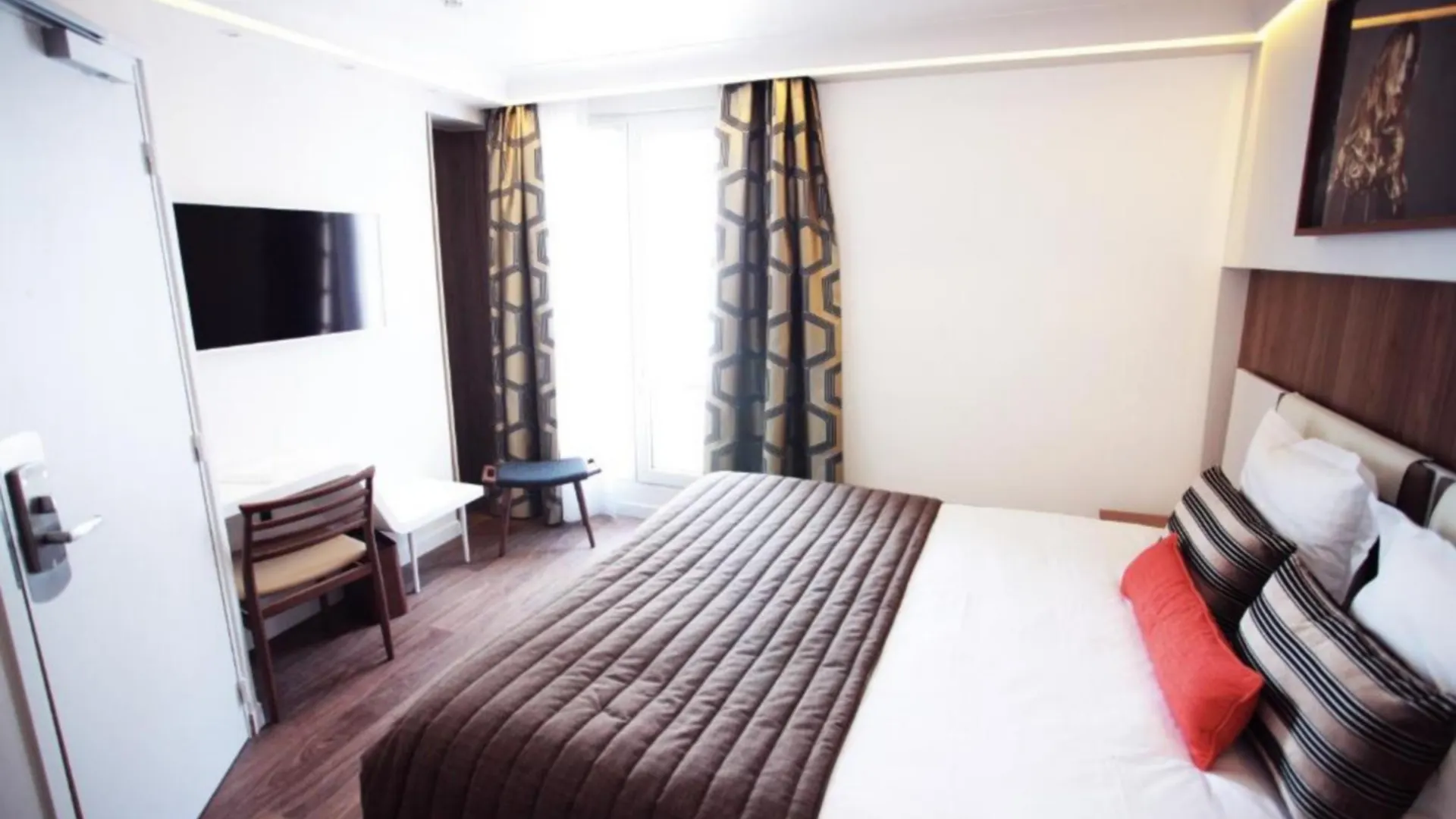 Hotel Eiffel Turenne Париж