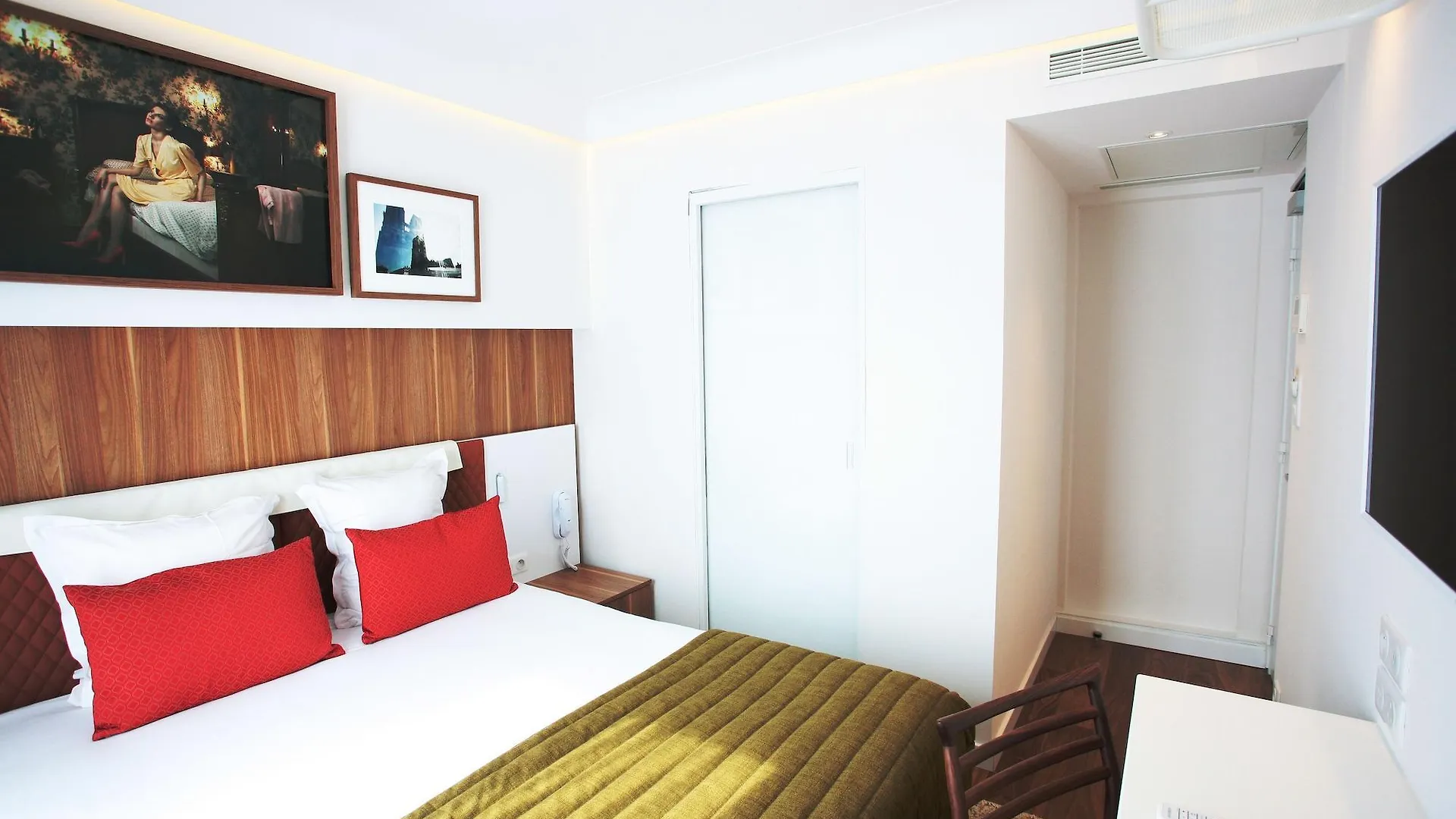 Hotel Eiffel Turenne Париж