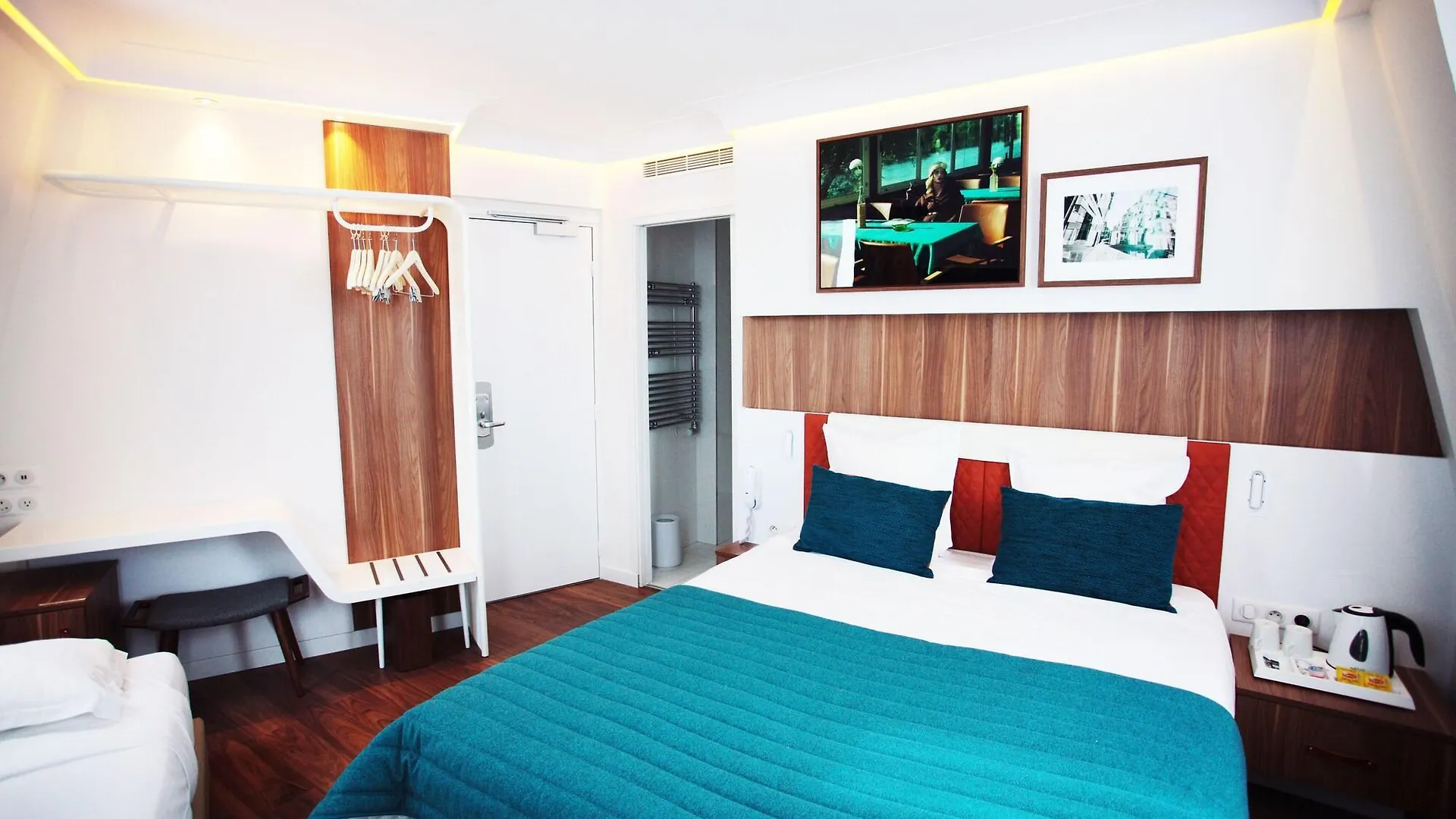 ***  Hotel Eiffel Turenne Париж Франция