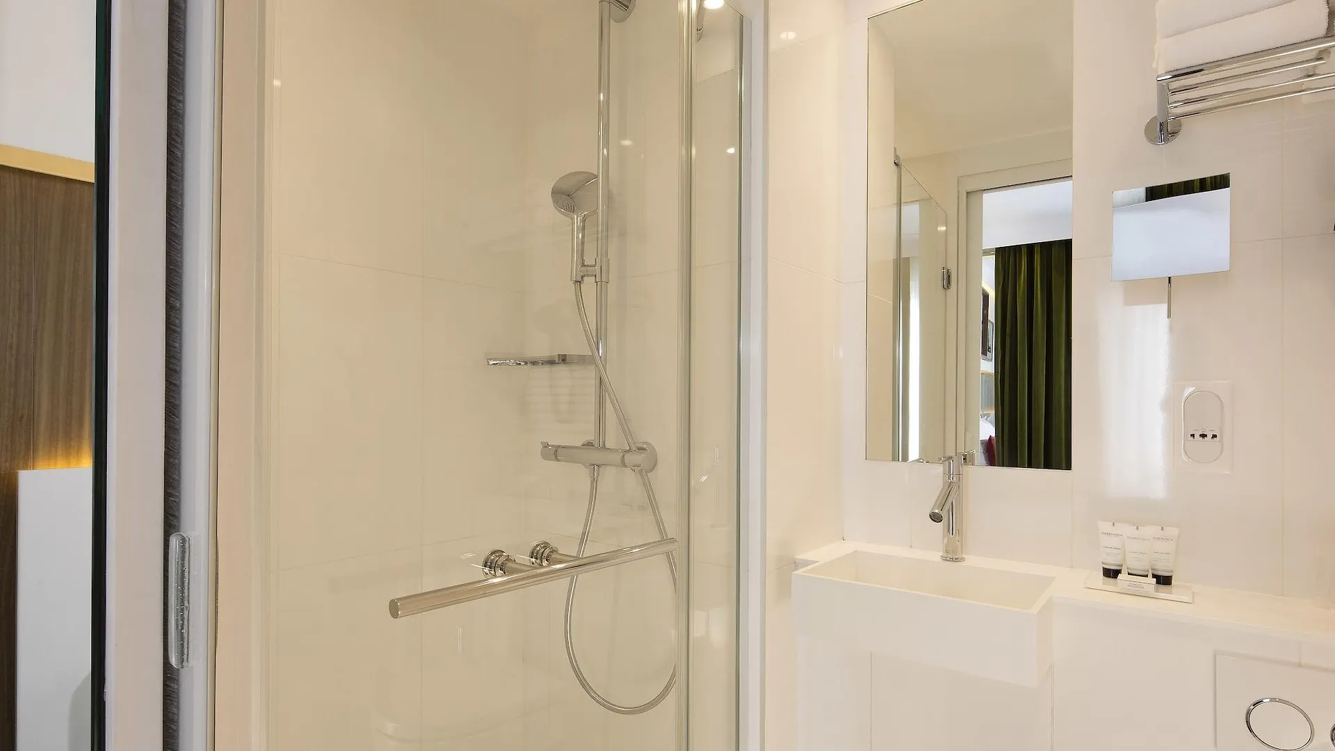 Hotel Eiffel Turenne Париж